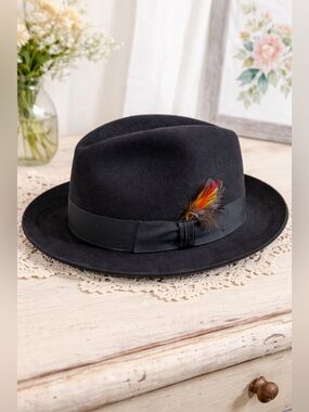 Stetson “The Sovereign” Black Fur Felt Fedora Hat Size 7 3/8 Feather Band